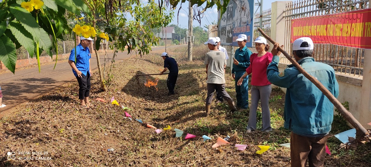 THÔNG BÁO TREO CỜ TỔ QUỐC VÀ DỌN DẸP VỆ SINH CHÀO MỪNG KỶ NIỆM 30 NĂM THÀNH LẬP HUYỆN CHÂU ĐỨC